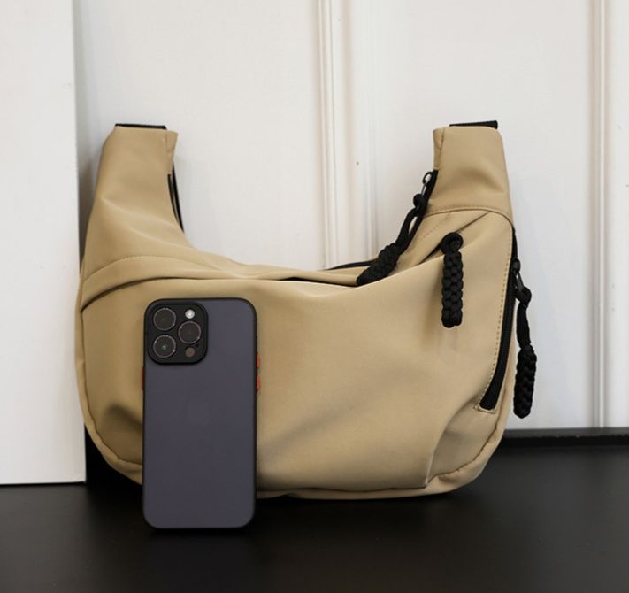 ショルダーバッグレディース編み込みストラップ三日月型