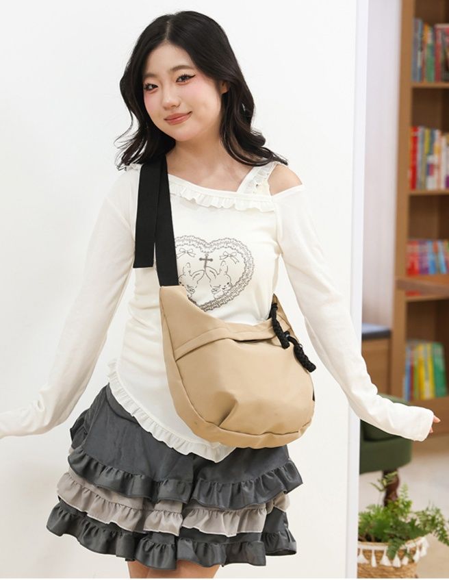 ショルダーバッグレディース編み込みストラップ三日月型