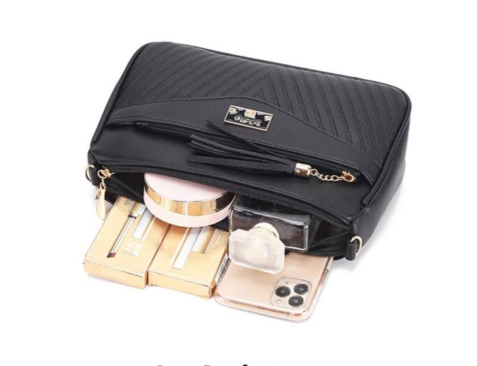 ショルダーバッグレディースタッセル付き圧花キルティング