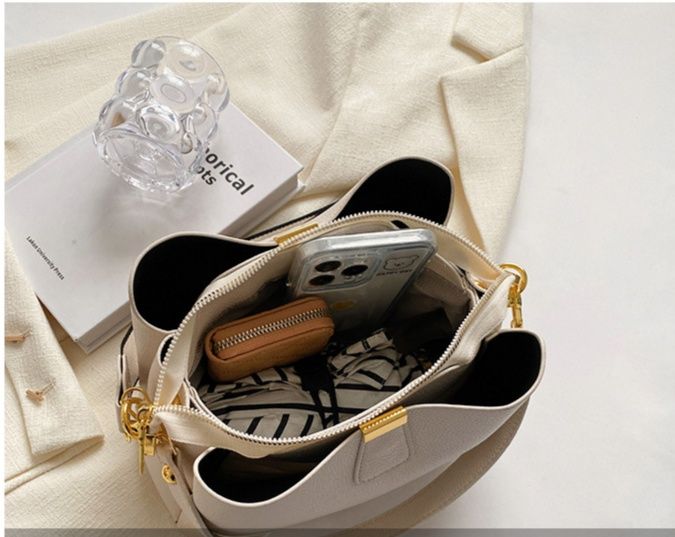 ショルダーバッグレディース上品な型押しレザー調バケツ型