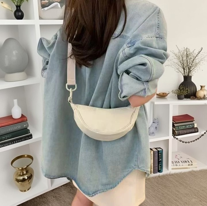 ミニ ショルダーバッグレディース三日月型ウエストポーチ風