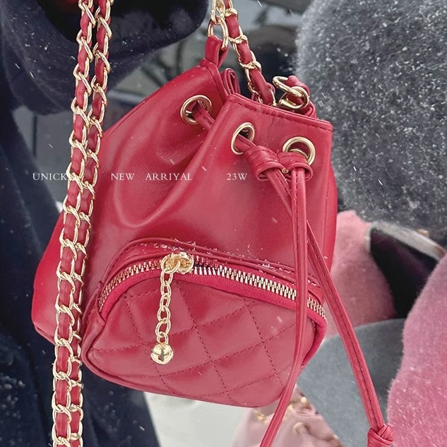 ミニ ショルダーバッグ キルティング巾着型ミニ鞄 チェーン付きレディース小物入れ 全5色