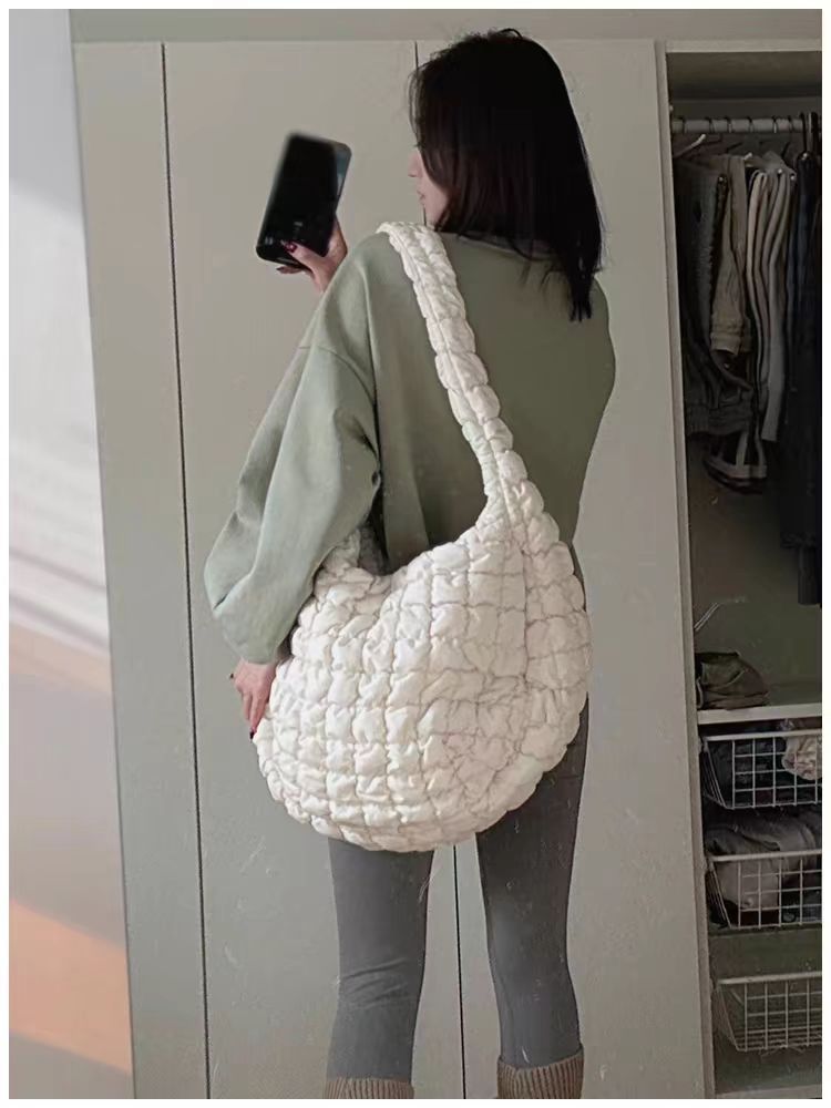ショルダーバッグレディース立体キルティング編み込み