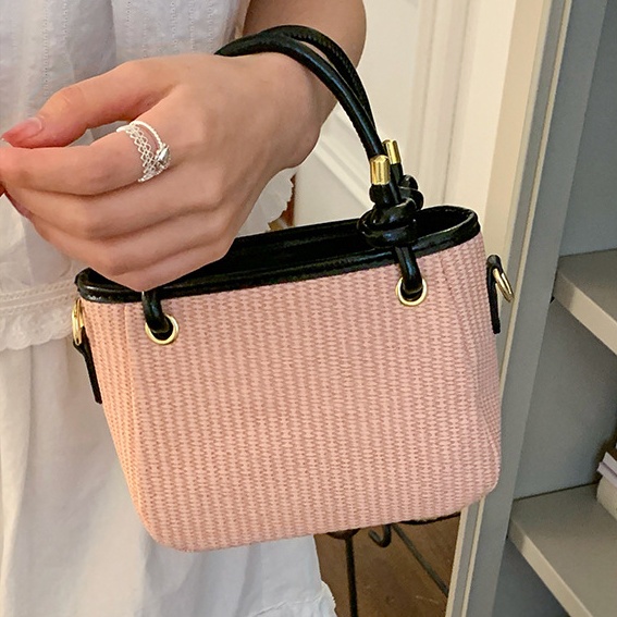 https://fulmo-img-server.com/slimshoulder/2c4bf83b-dc4f-4b59-9fd6-2c65fc584b6d.jpg
