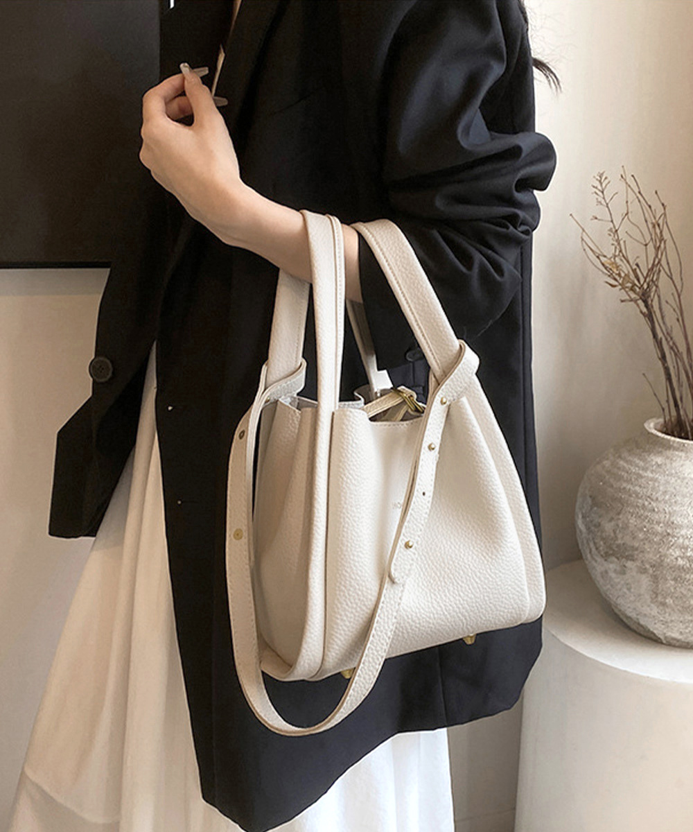 https://fulmo-img-server.com/slimshoulder/2e206569-ad86-44e0-88c1-358a209d4f80.jpg