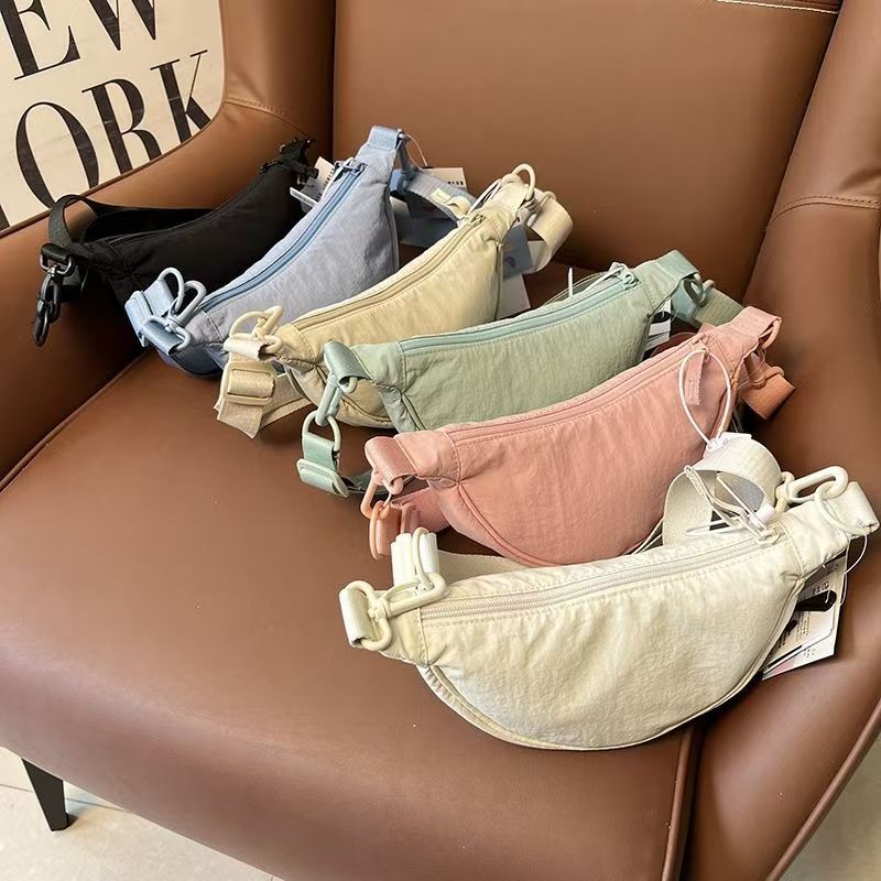 ミニ ショルダーバッグレディース三日月型ウエストポーチ風