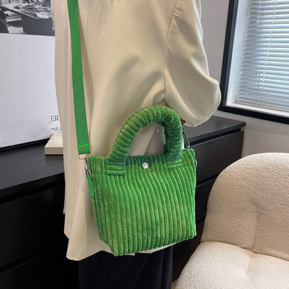 https://fulmo-img-server.com/slimshoulder/2f2dbaeb-d9f4-4807-a27b-08f5654144e8.jpg