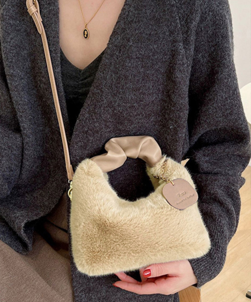 https://fulmo-img-server.com/slimshoulder/30aca5f8-cf78-48e2-8f9d-f1aff0c2320a.jpg