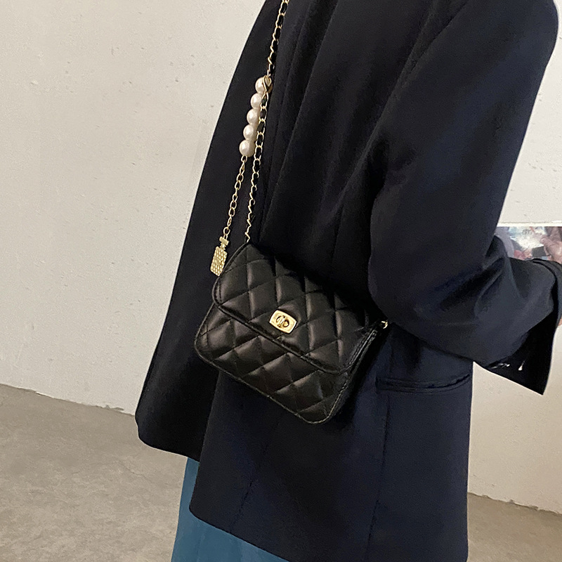  ショルダーバッグ  キルティング ミニ パール チェーン レディース