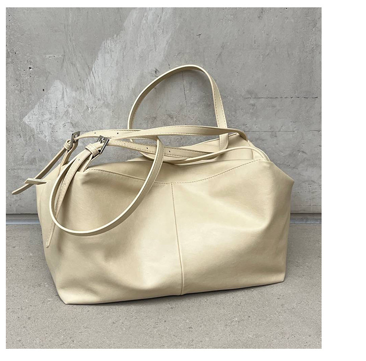 ショルダーバッグ 柔らか合成皮革巾着型