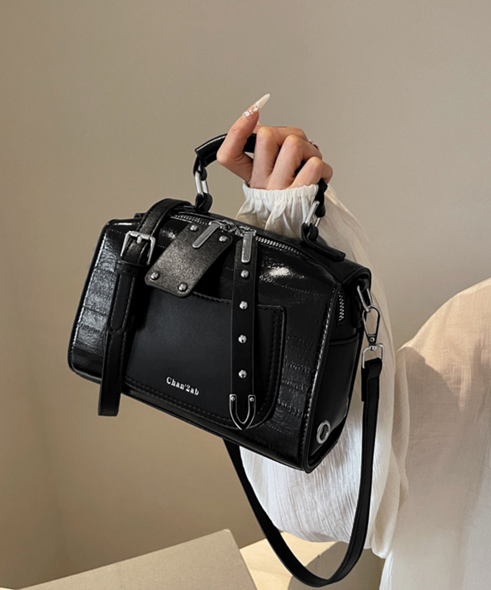 https://fulmo-img-server.com/slimshoulder/455ca506-19eb-40d2-9e17-048e2a35a48a.jpg