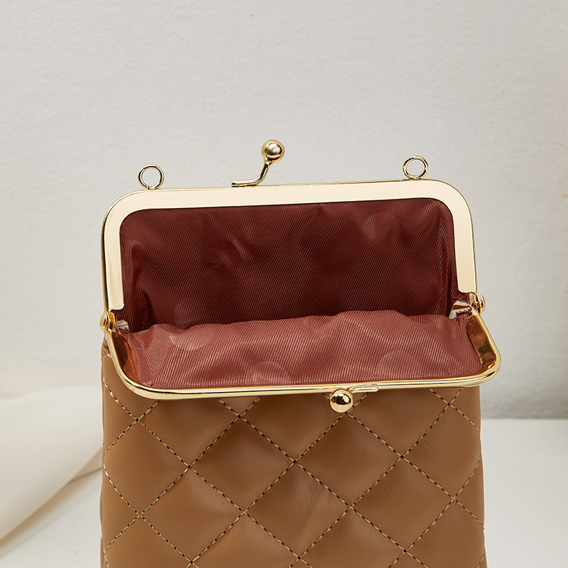 ショルダーバッグレディース キルティング ミニ  がま口 携帯電話入れ