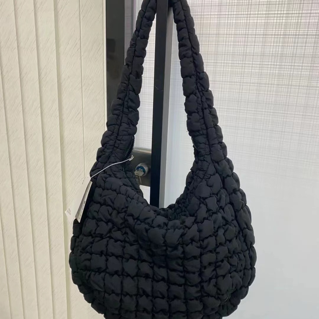 ショルダーバッグレディース立体キルティング編み込み