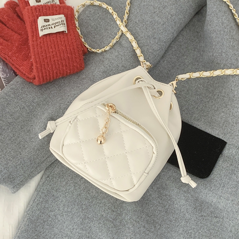 ミニ ショルダーバッグ キルティング巾着型ミニ鞄 チェーン付きレディース小物入れ 全5色