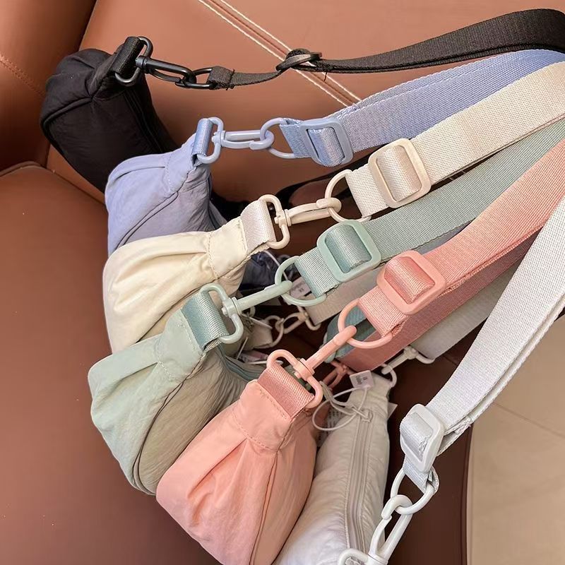 ミニ ショルダーバッグレディース三日月型ウエストポーチ風