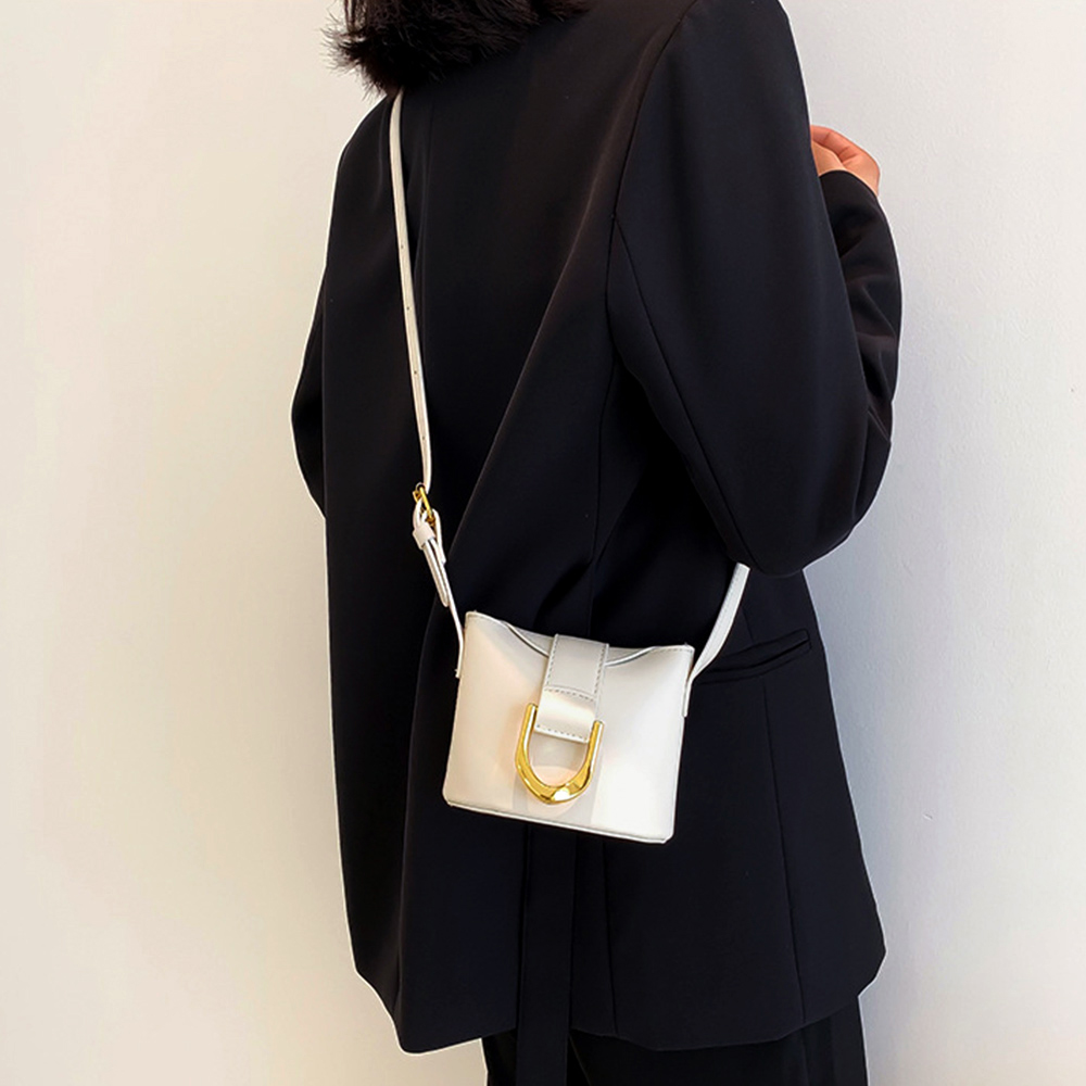 https://fulmo-img-server.com/slimshoulder/58bcd93e-9921-4396-bfb6-2520dc5c8bc3.jpg