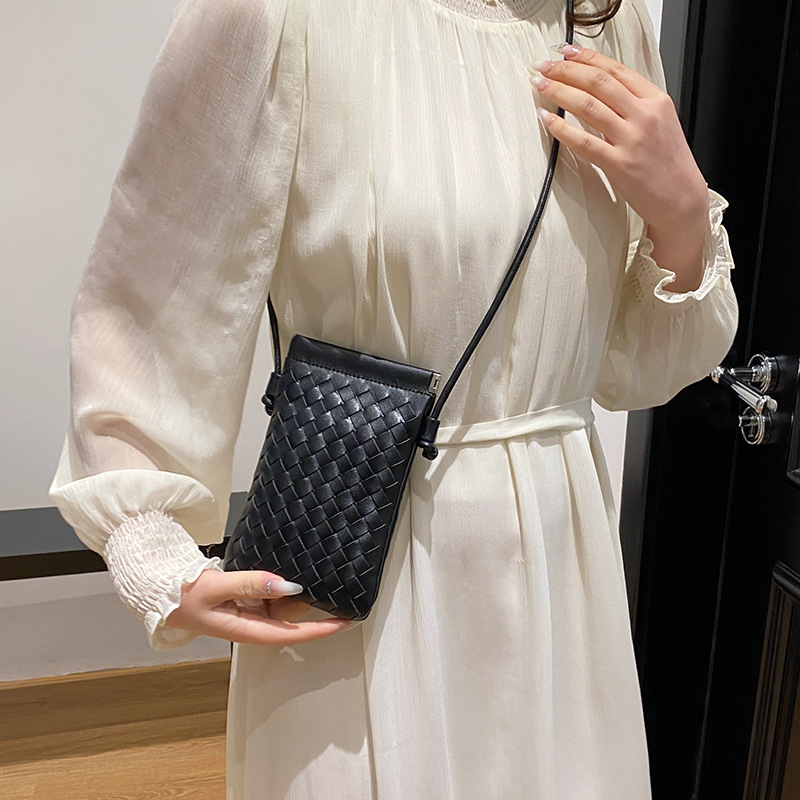https://fulmo-img-server.com/slimshoulder/58c29bc9-f127-43ff-859e-a53ea578a7cd.jpg