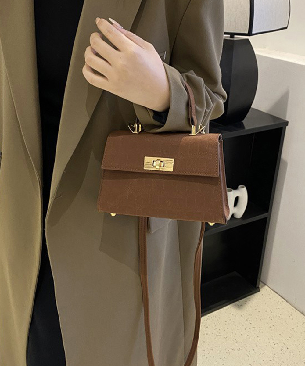 https://fulmo-img-server.com/slimshoulder/5bd79a1c-e2f2-47e7-8348-d1cf10b0da0a.jpg