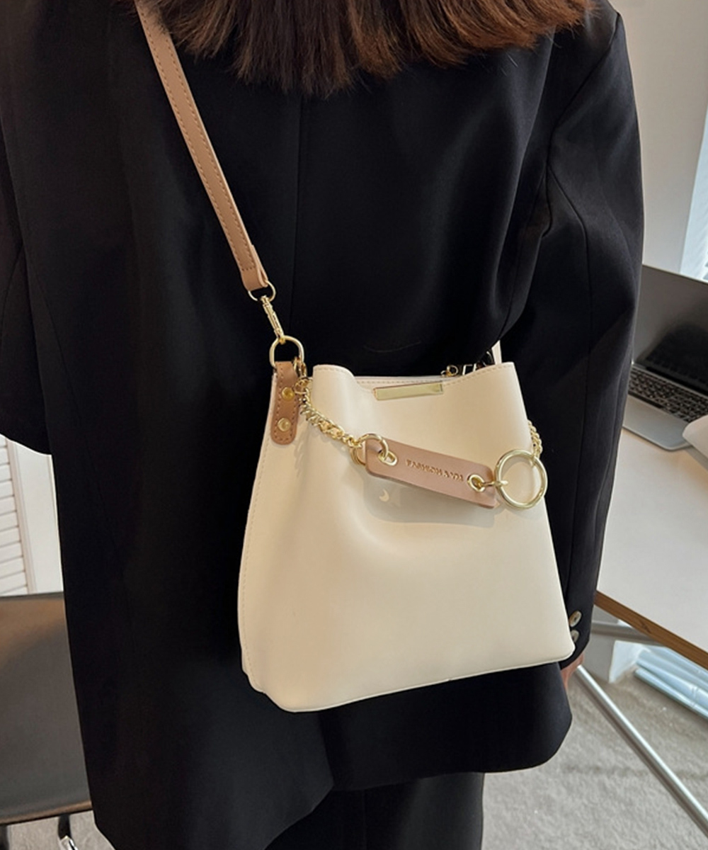 https://fulmo-img-server.com/slimshoulder/64124a54-b685-443a-98c9-9af74d7f30b1.jpg
