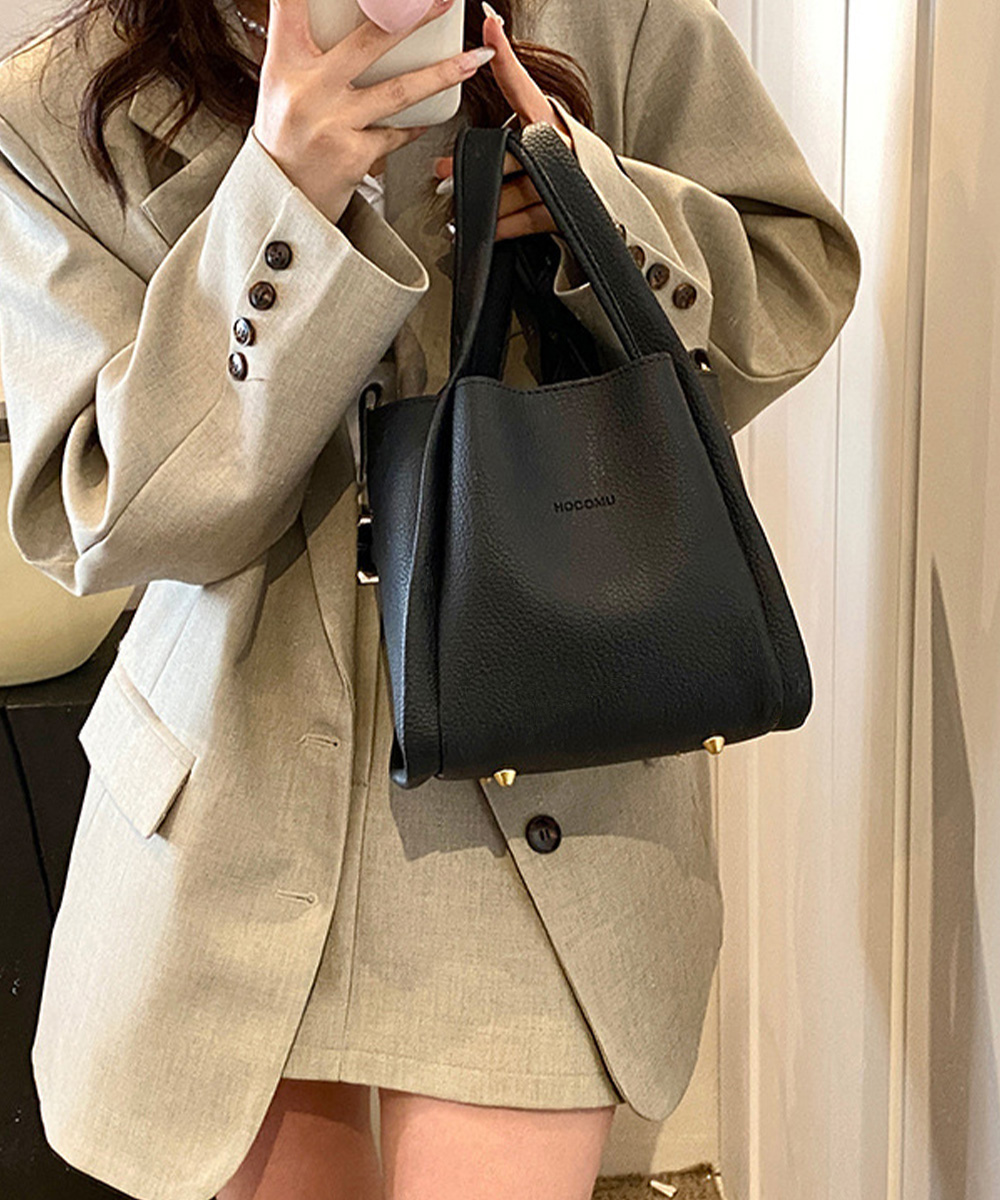 https://fulmo-img-server.com/slimshoulder/6bea4189-0c19-42a2-918c-64f3d84a9e7d.jpg