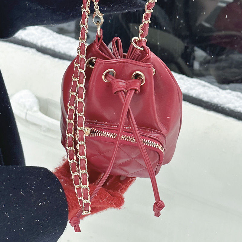 ミニ ショルダーバッグ キルティング巾着型ミニ鞄 チェーン付きレディース小物入れ 全5色