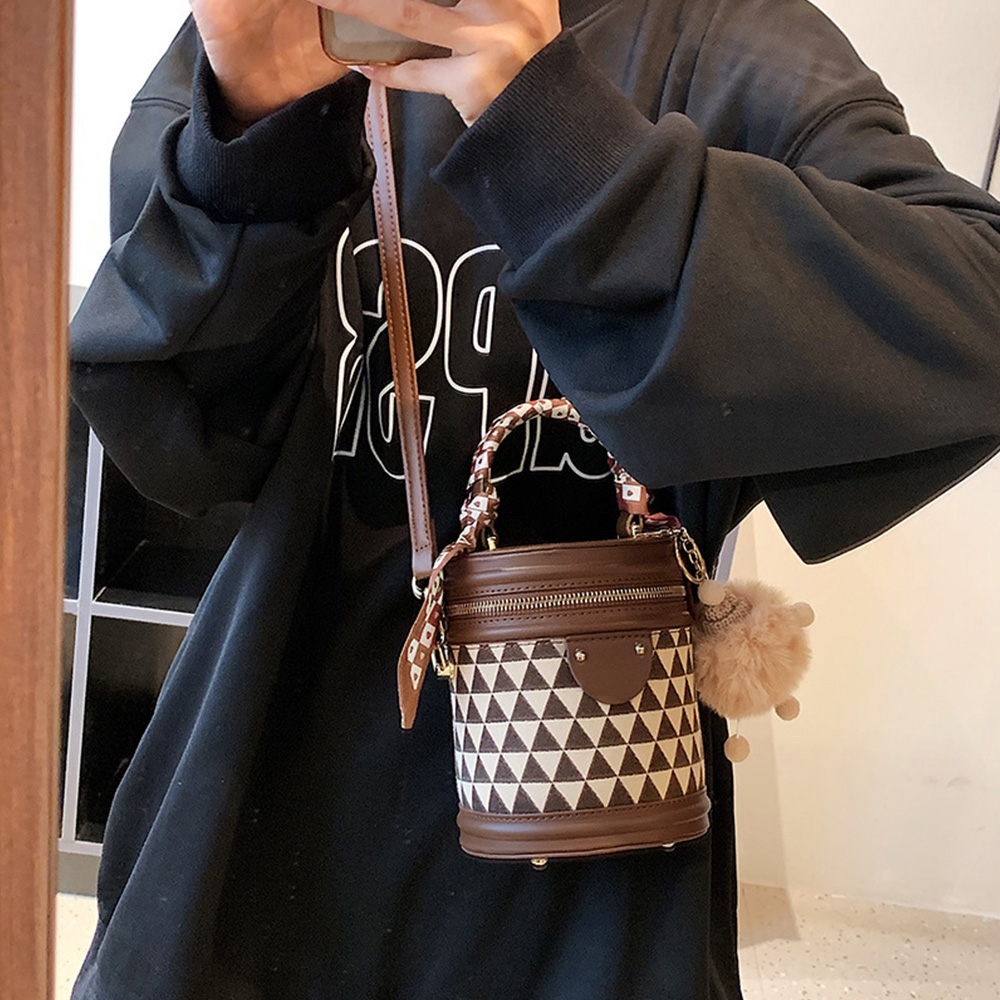 https://fulmo-img-server.com/slimshoulder/74e7c005-d126-4039-93d4-2cfc328f9de7.jpg