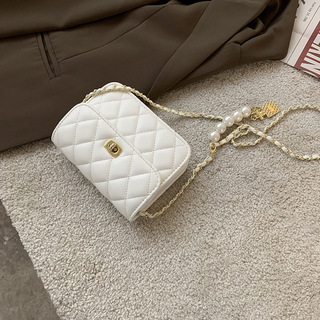  ショルダーバッグ  キルティング ミニ パール チェーン レディース