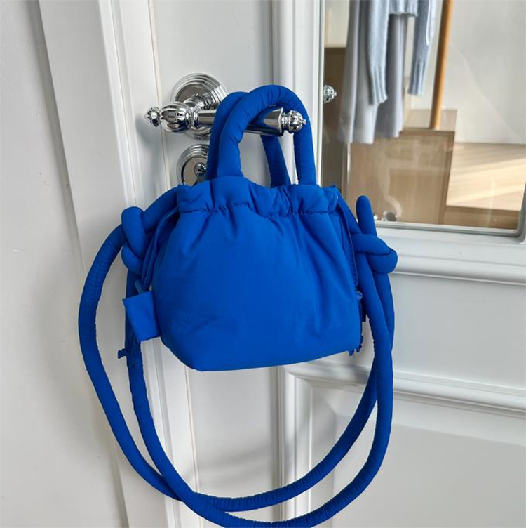 https://fulmo-img-server.com/slimshoulder/7bf6651f-dc4e-44c1-806c-3324c9b01c9b.jpg