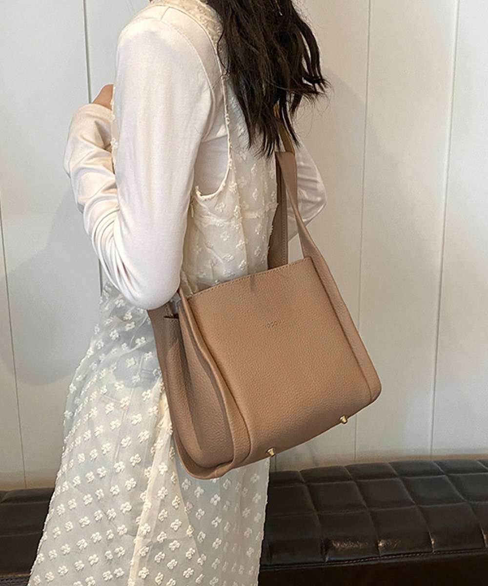 https://fulmo-img-server.com/slimshoulder/7c6f681e-6cdc-4dd1-b8eb-9d3f788d503c.jpg