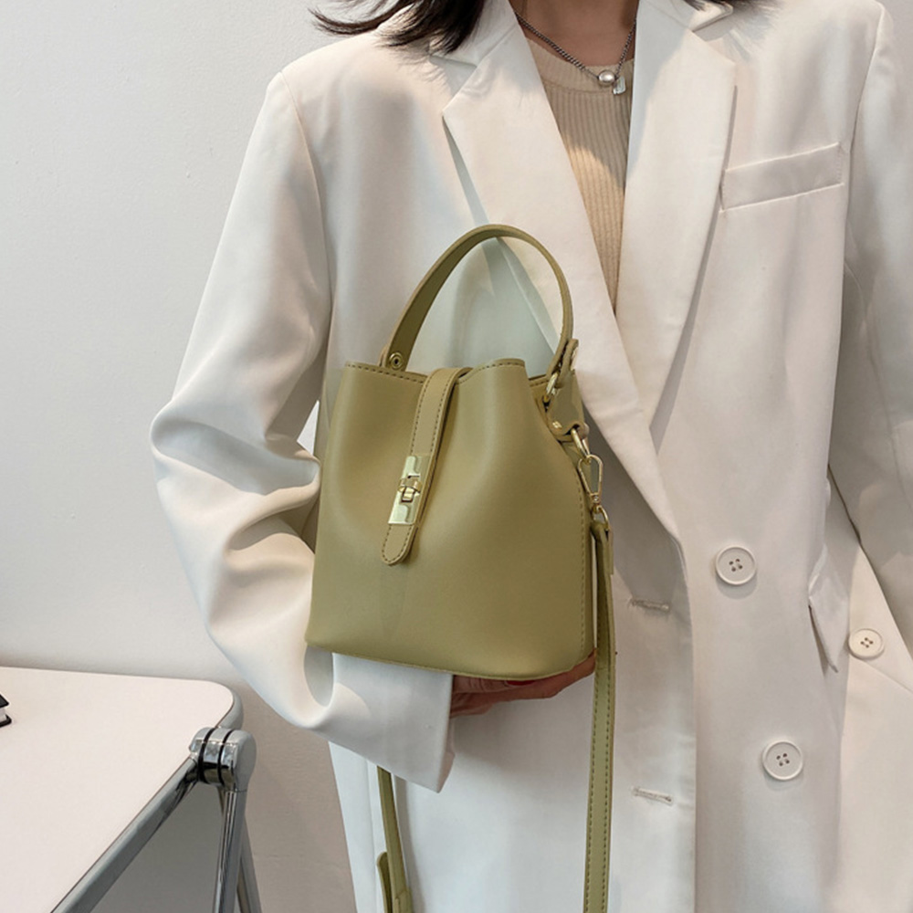 https://fulmo-img-server.com/slimshoulder/82cd93d2-c7a2-4112-aaf7-98d54a2a347f.jpg