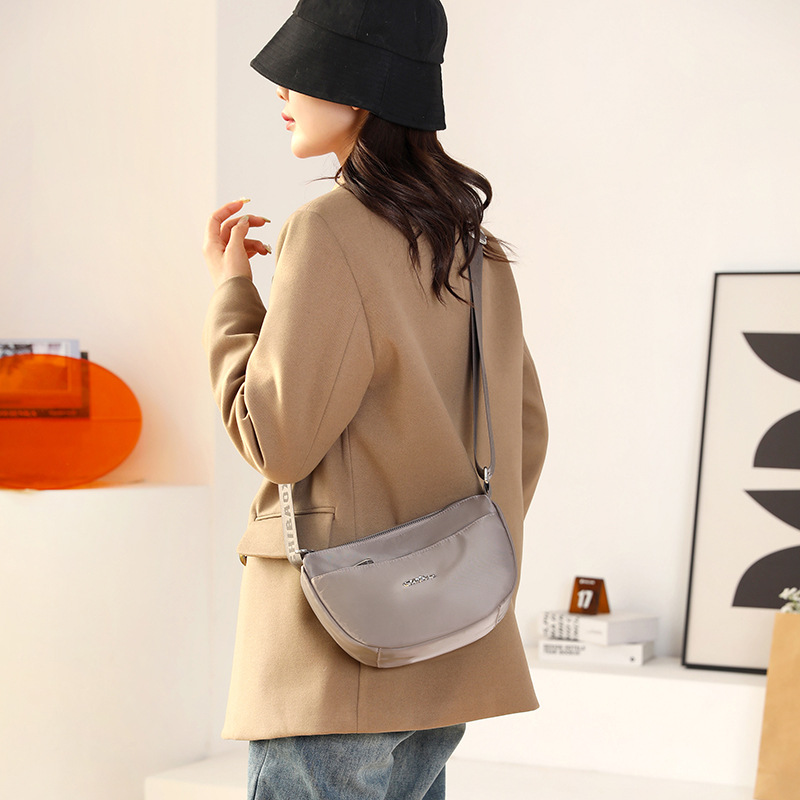 ミニ ショルダーバッグレディースシンプル三日月型