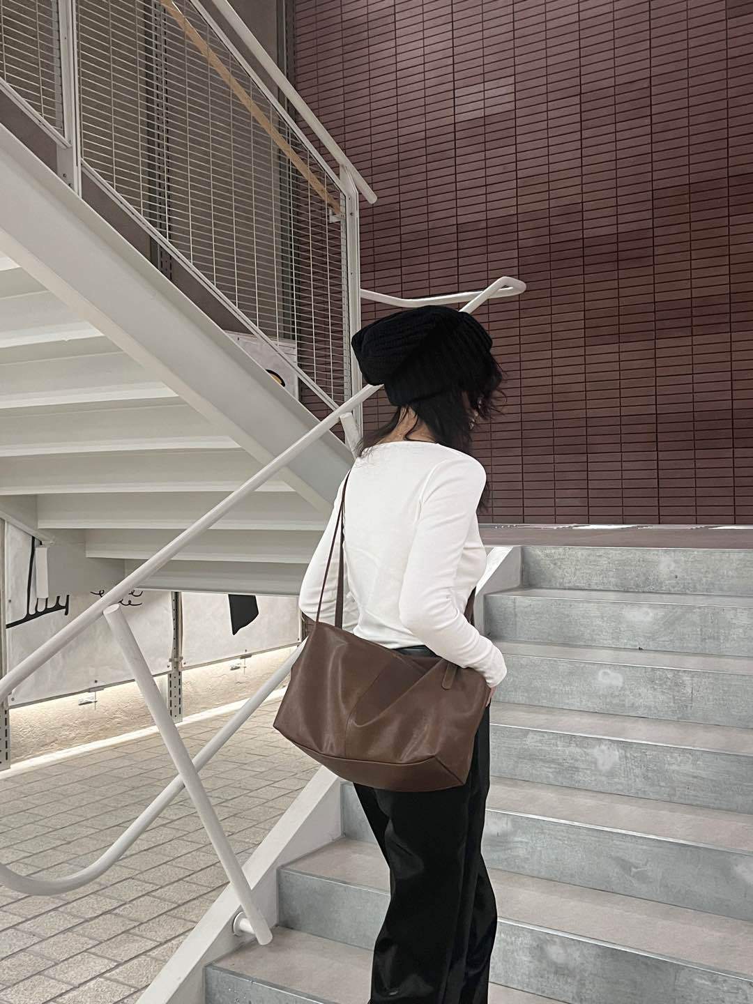 ショルダーバッグ 柔らか合成皮革巾着型