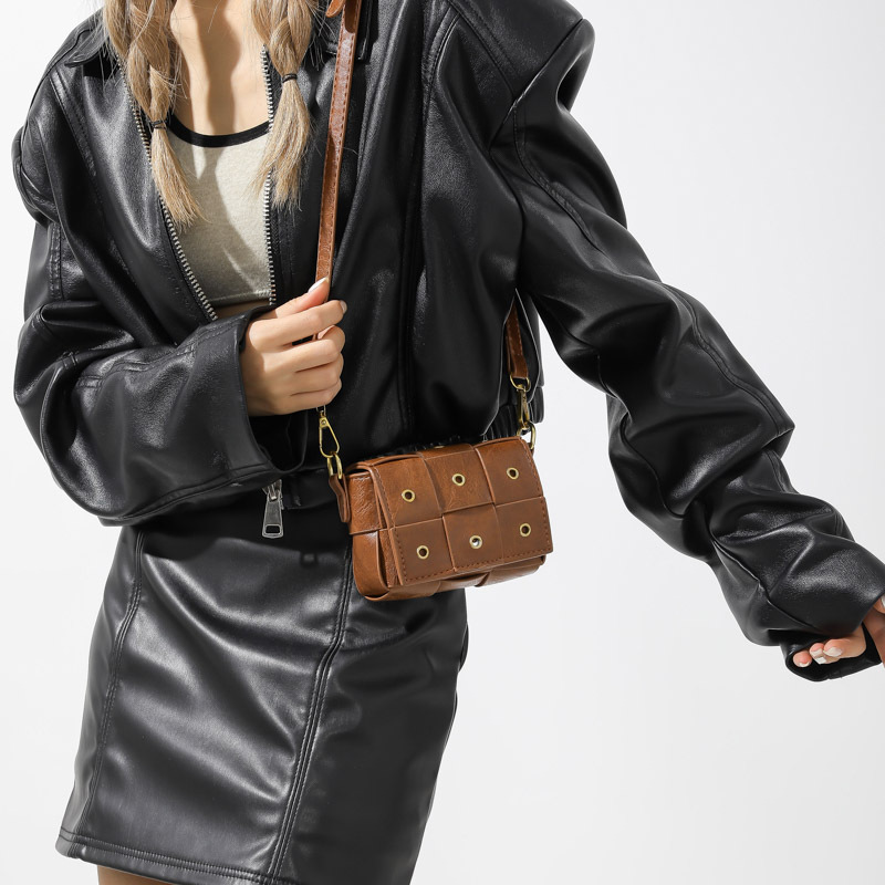 https://fulmo-img-server.com/slimshoulder/882d2e88-1944-47ec-8708-0ae41f3c01fb.jpg