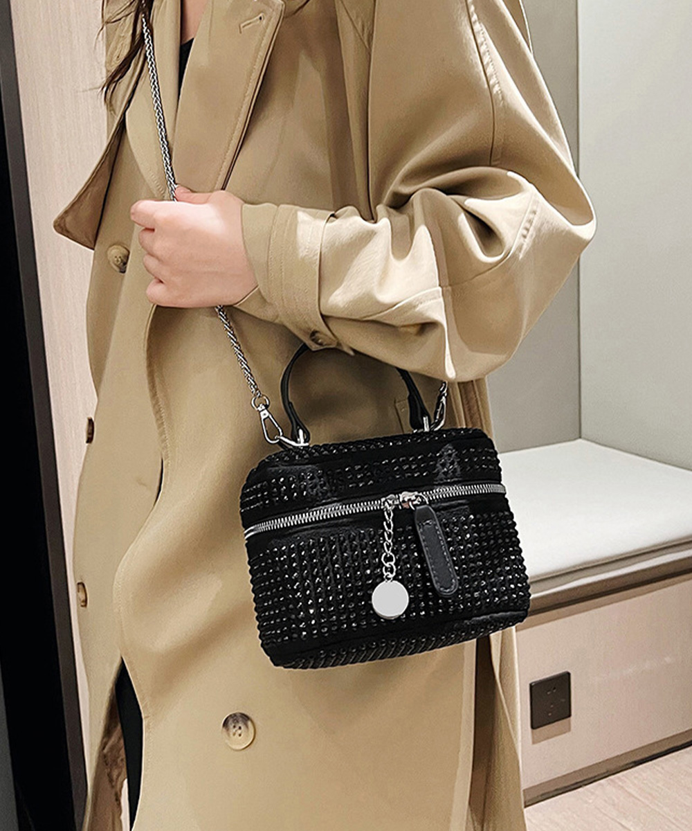 https://fulmo-img-server.com/slimshoulder/8b0c50a7-bfb9-4ec4-99f4-ca6de3375ed7.jpg