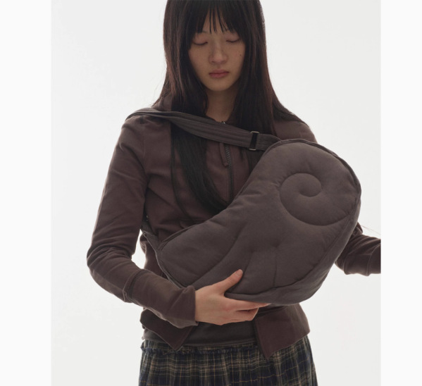 ショルダーバッグレディース羽モチーフ キルティング 