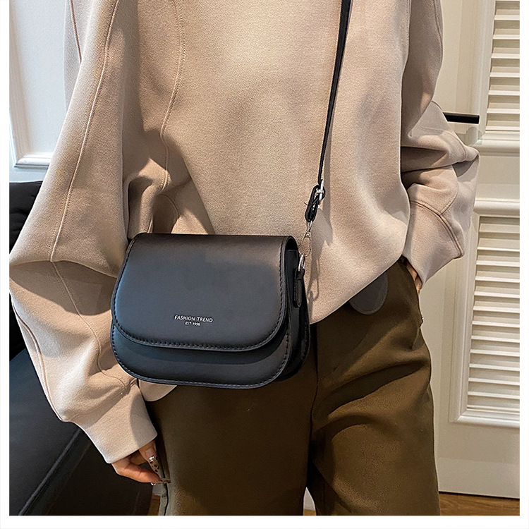 ショルダーバッグレディースミニフラップ型上品レザー調