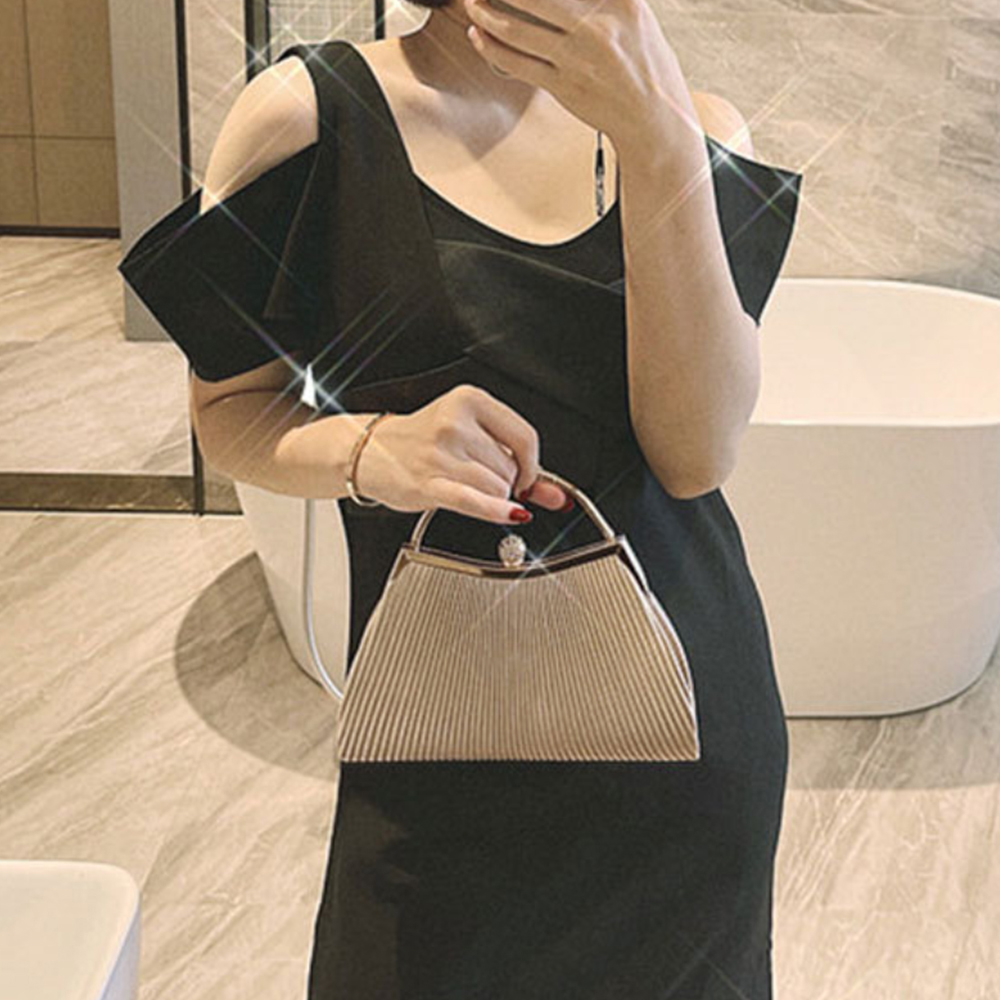 https://fulmo-img-server.com/slimshoulder/9ae3d83b-25ad-4029-8ba4-3eb188832236.jpg