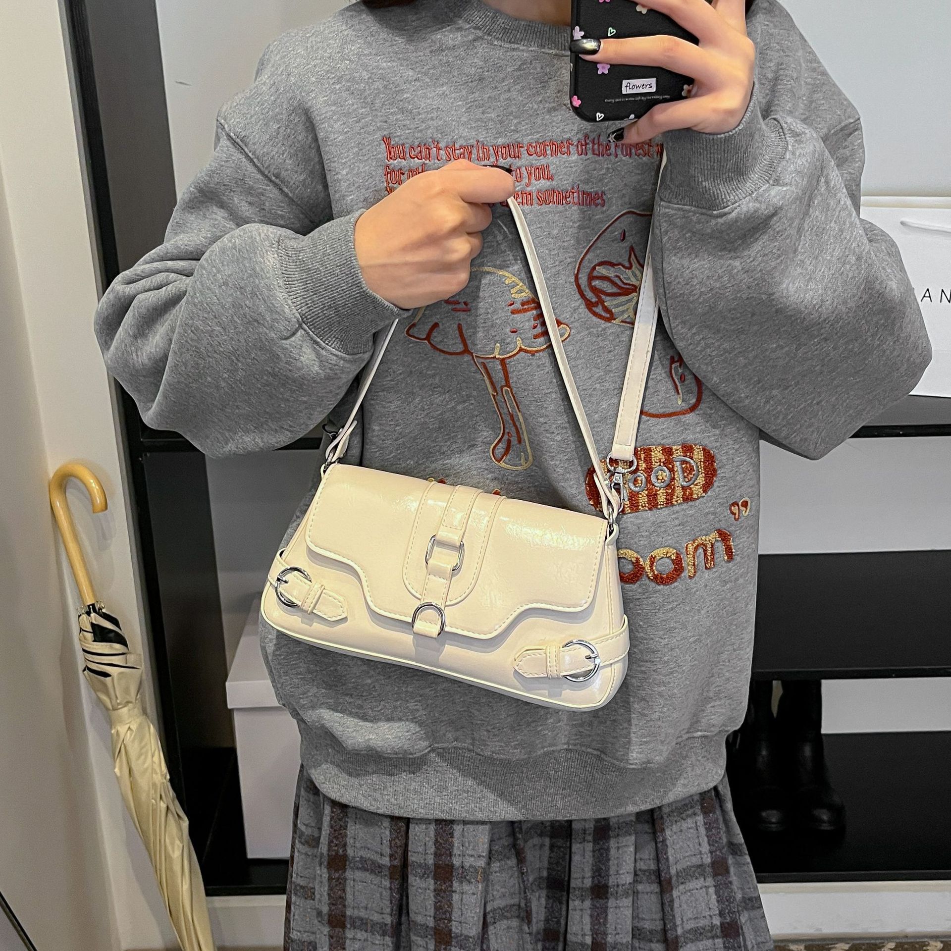 ミニ ショルダーバッグ ヴィンテージ風レザー調ベルトデザインミニバッグ