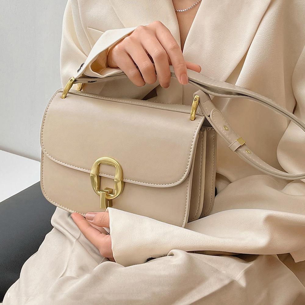 https://fulmo-img-server.com/slimshoulder/a17ab90f-cdcb-42f4-b45c-3846132b375e.jpg