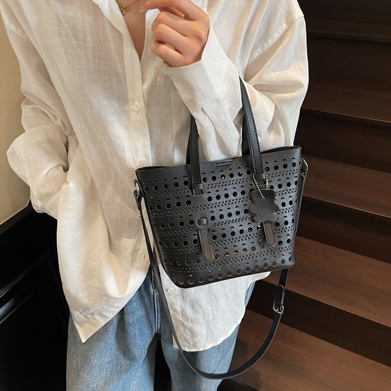 https://fulmo-img-server.com/slimshoulder/a27b6284-649f-4206-b275-5901f5f29362.jpg