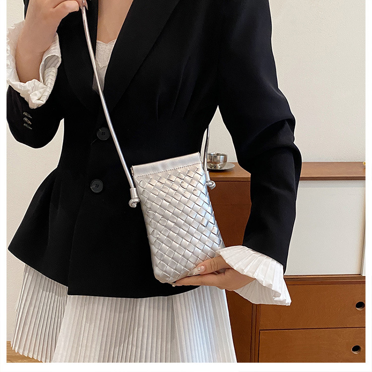 https://fulmo-img-server.com/slimshoulder/a4798dd3-0c7f-4bd6-8ba5-7cfb8579cac1.jpg