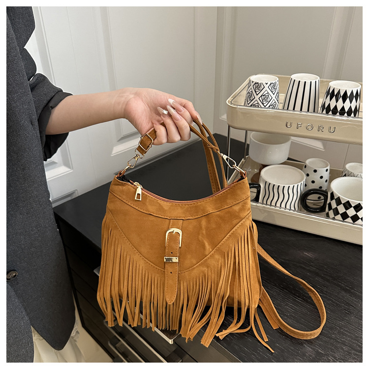 ミニ ショルダーバッグレディース揺れるフリンジ付き