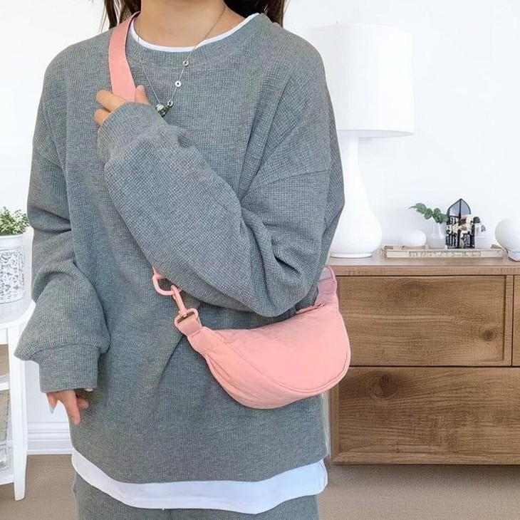 ミニ ショルダーバッグレディース三日月型ウエストポーチ風