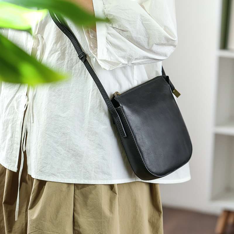 https://fulmo-img-server.com/slimshoulder/ab1a1f05a21046878640d78daaf3e1d3.jepg