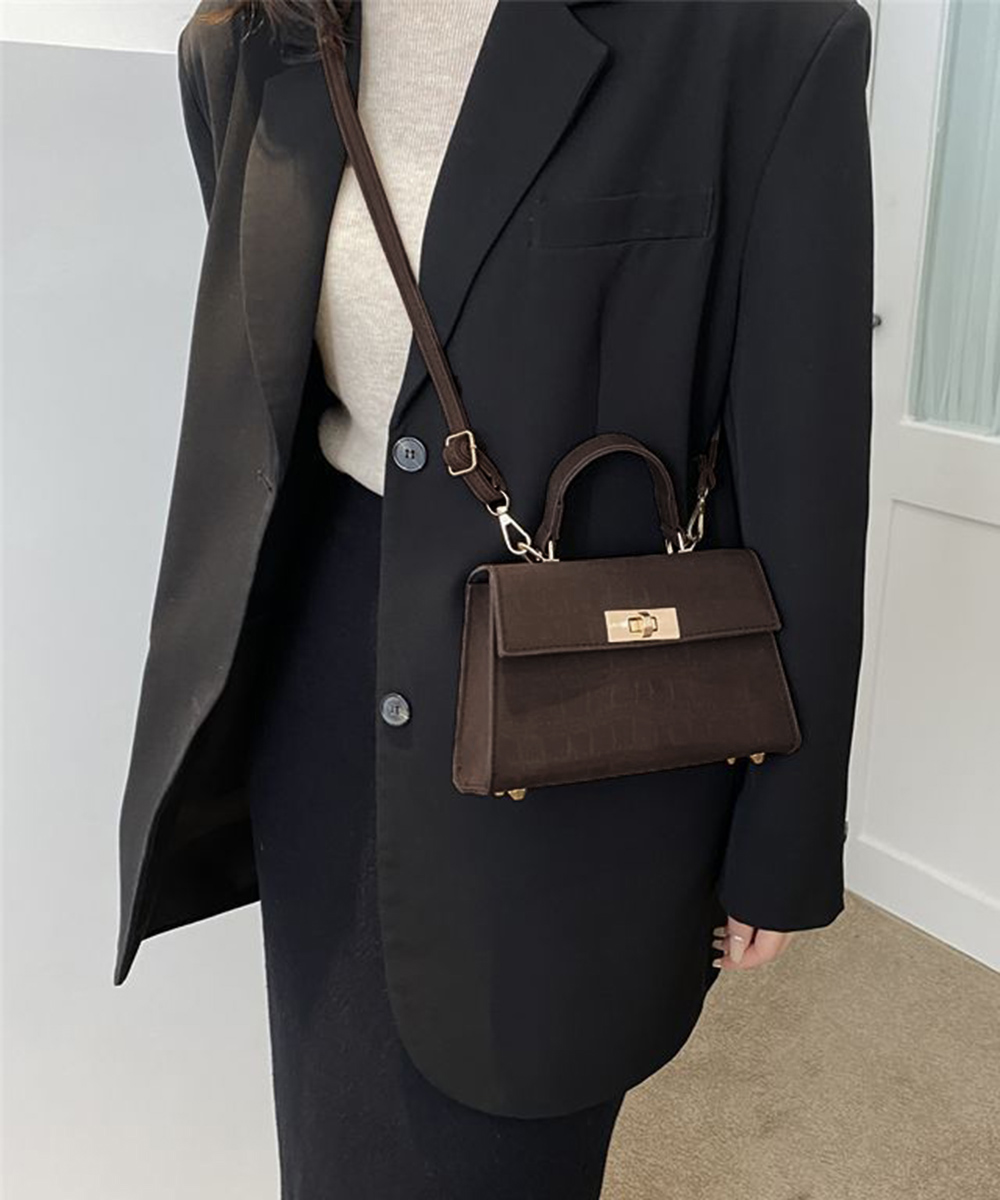 https://fulmo-img-server.com/slimshoulder/aee8027e-9d1b-4546-9951-eda99a2f9c1e.jpg