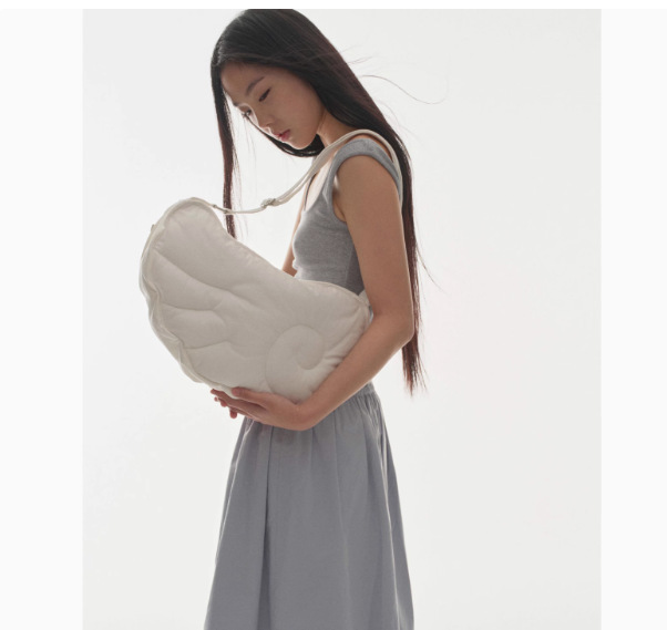 ショルダーバッグレディース羽モチーフ キルティング 