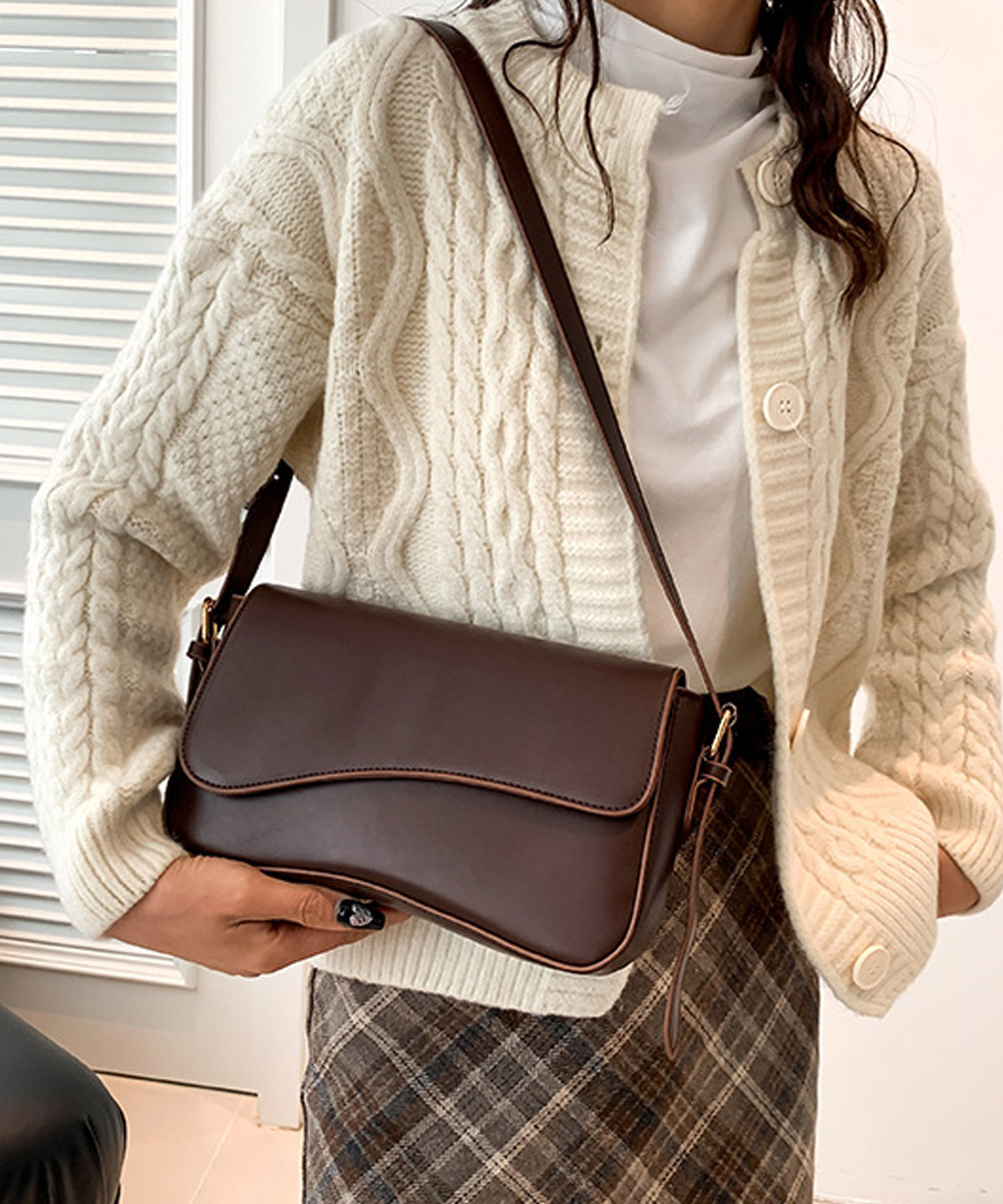 https://fulmo-img-server.com/slimshoulder/b42e9891-cca4-4a22-bd56-73fea58e740e.jpg