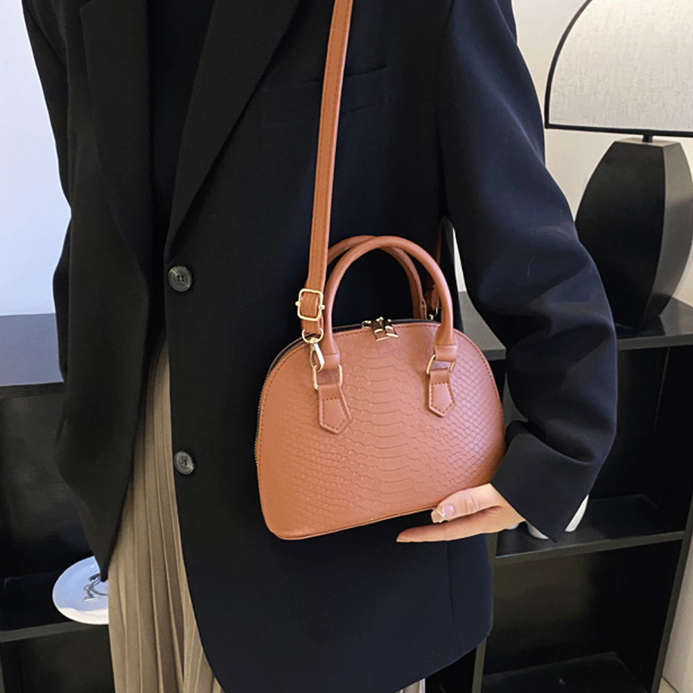 https://fulmo-img-server.com/slimshoulder/b4ec582e-fbbd-4d13-80bb-dd70310d0e9a.jpg