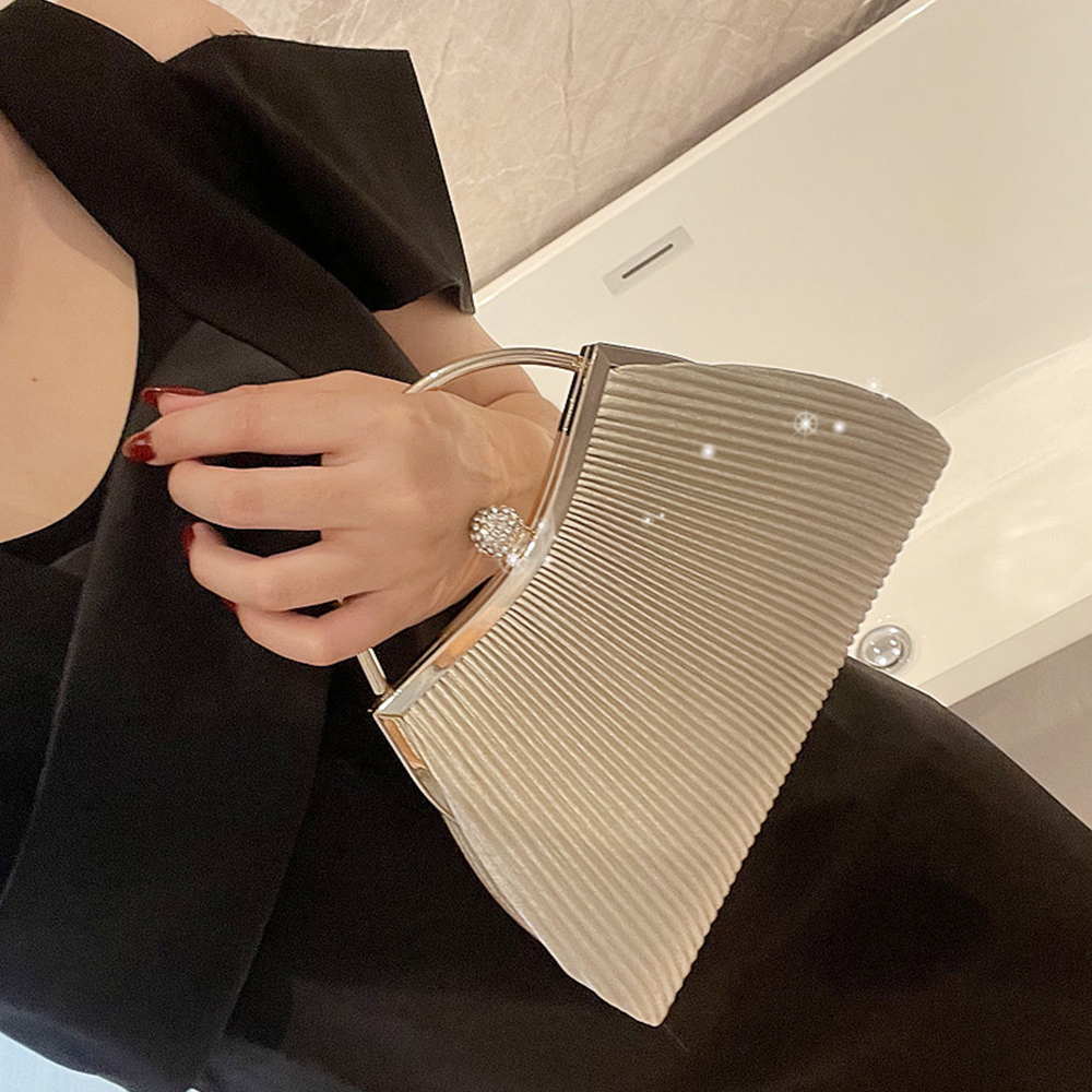 https://fulmo-img-server.com/slimshoulder/b8053f25-51b5-4c08-967e-4569b98cc056.jpg