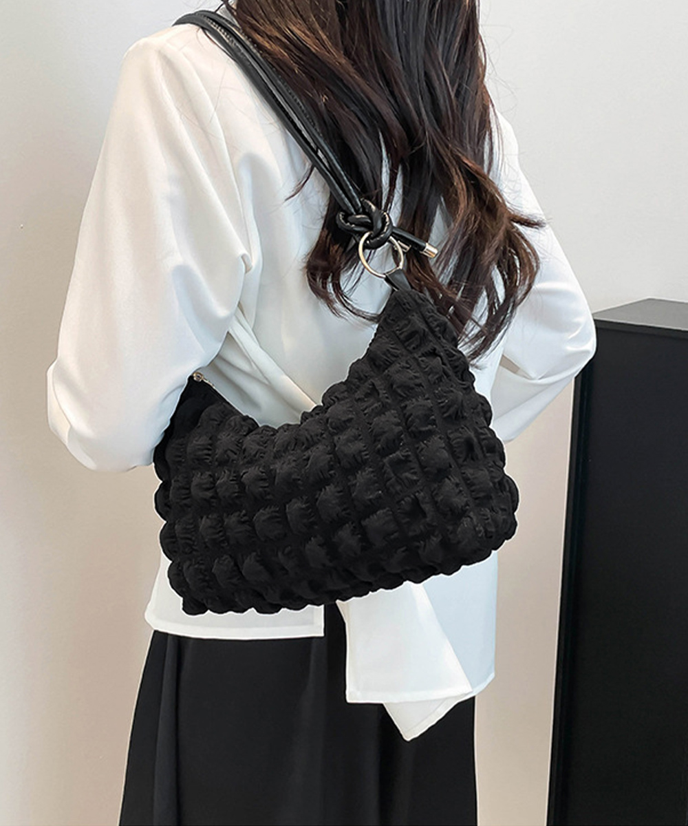 https://fulmo-img-server.com/slimshoulder/badd6111-6ba4-4803-ad9d-9ba0ddb28c9a.jpg